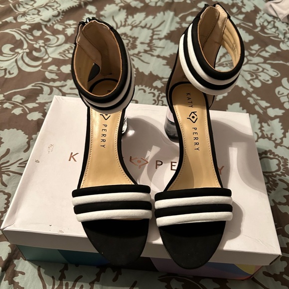 Katy Perry black and white lucite heels reminiscent of 1959 Swim Barbie. New! - Picture 3 of 11
